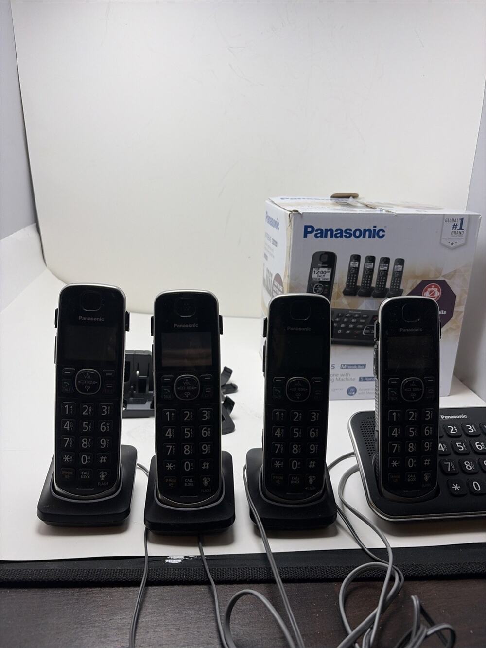 Panasonic Expandable Cordless System Answering Machine 4 Handsets 6.0 KX-TGE645